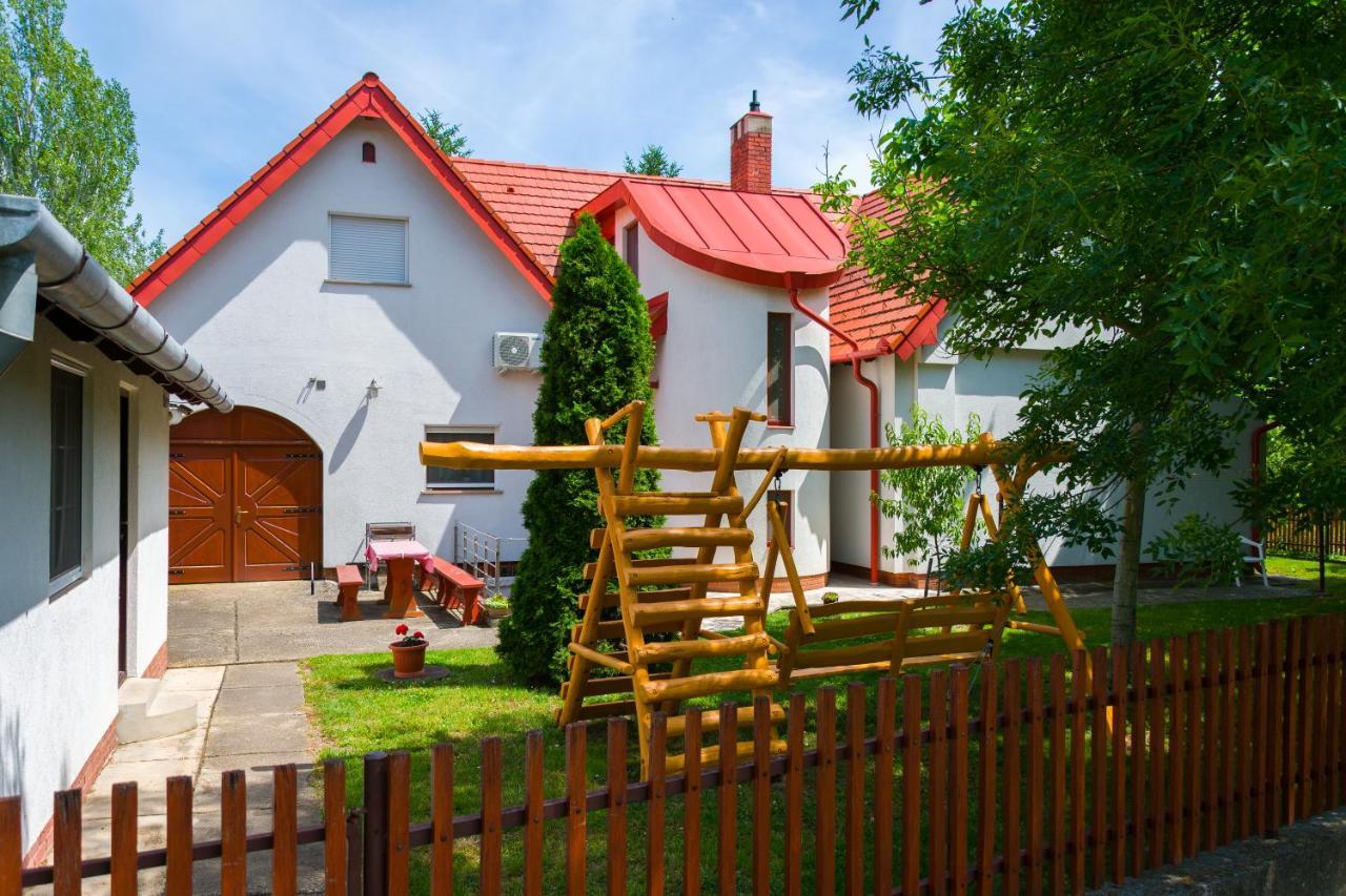 Huszar Vendeghaz Apartment Орвеняш Екстериор снимка