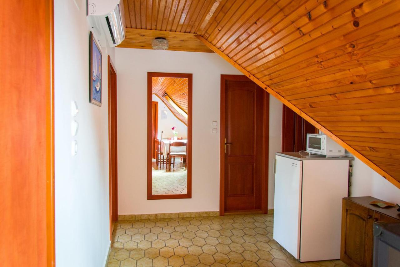 Huszar Vendeghaz Apartment Орвеняш Екстериор снимка