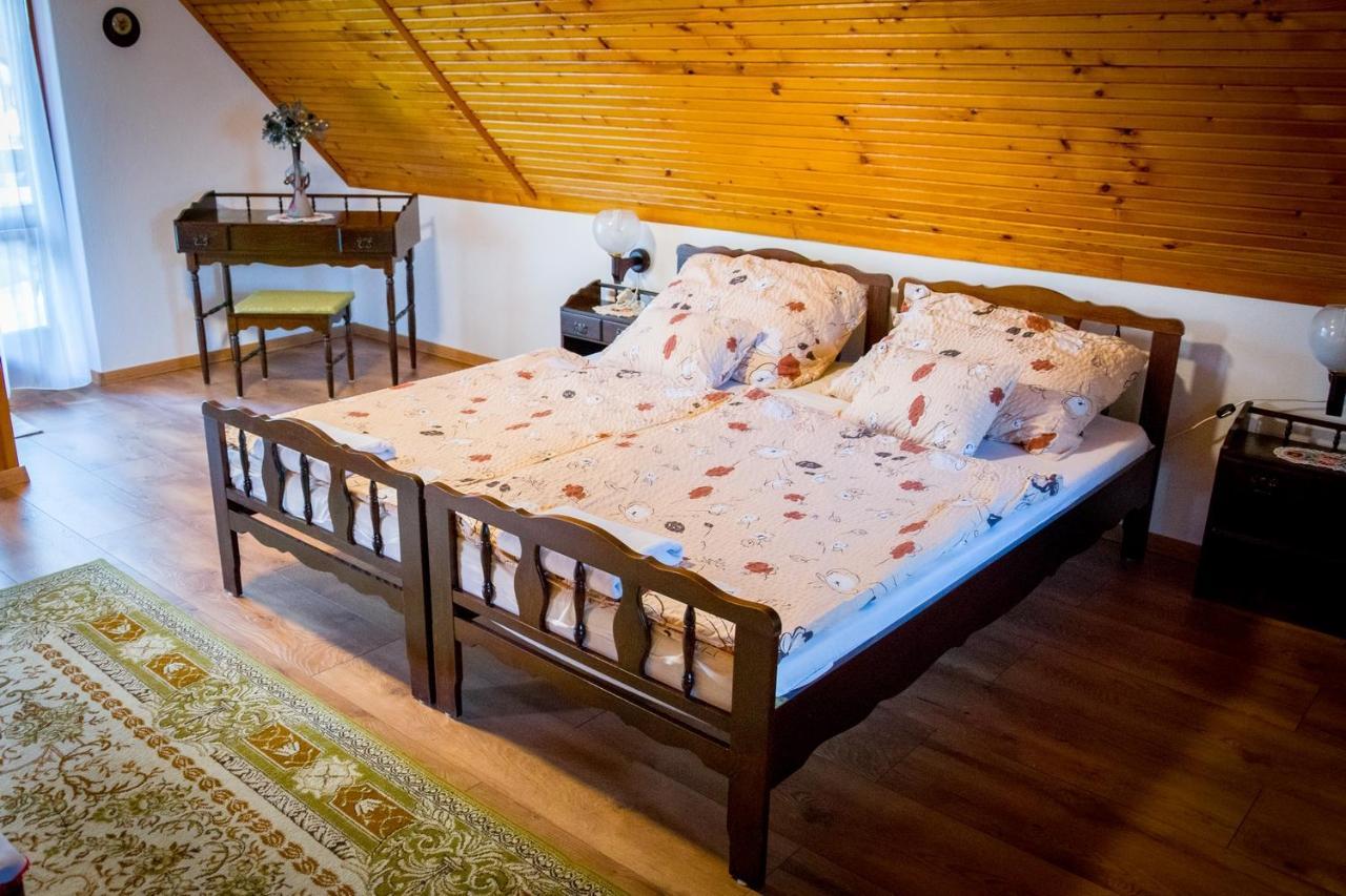 Huszar Vendeghaz Apartment Орвеняш Екстериор снимка
