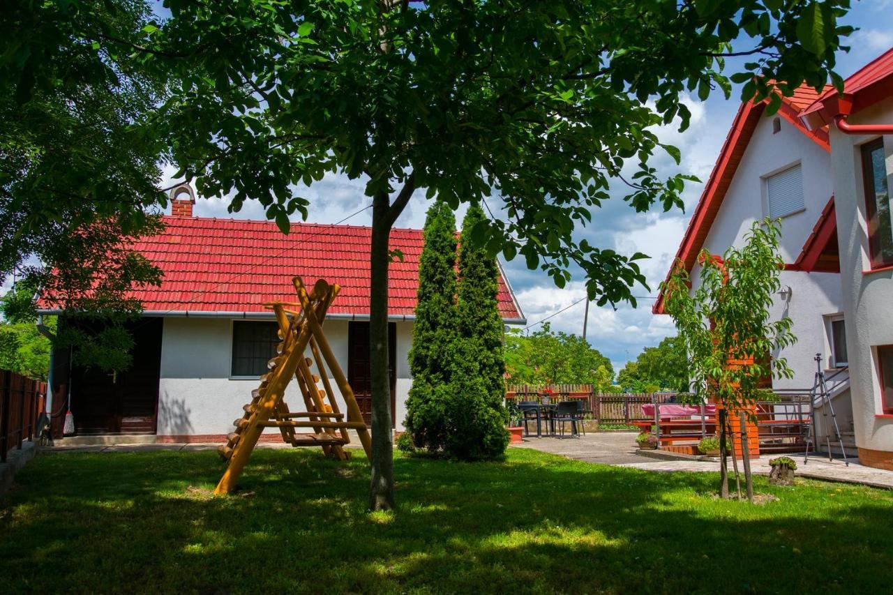 Huszar Vendeghaz Apartment Орвеняш Екстериор снимка