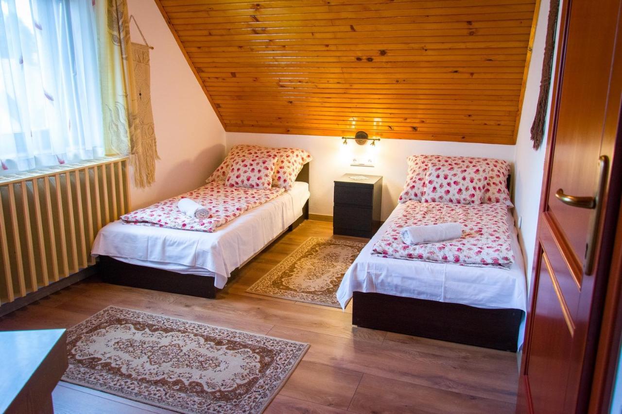 Huszar Vendeghaz Apartment Орвеняш Екстериор снимка