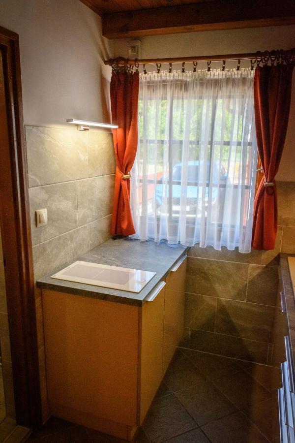 Huszar Vendeghaz Apartment Орвеняш Екстериор снимка